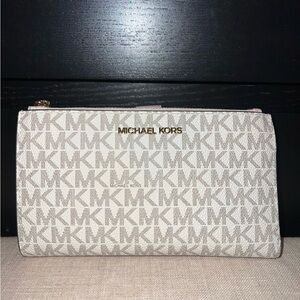 Michael Kors Jet Set Signature Logo Smartphone Wallet